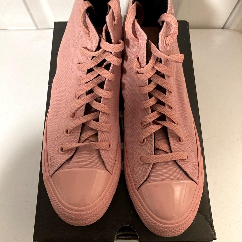 Converse hightops dusty rose women’s size 8 1/2